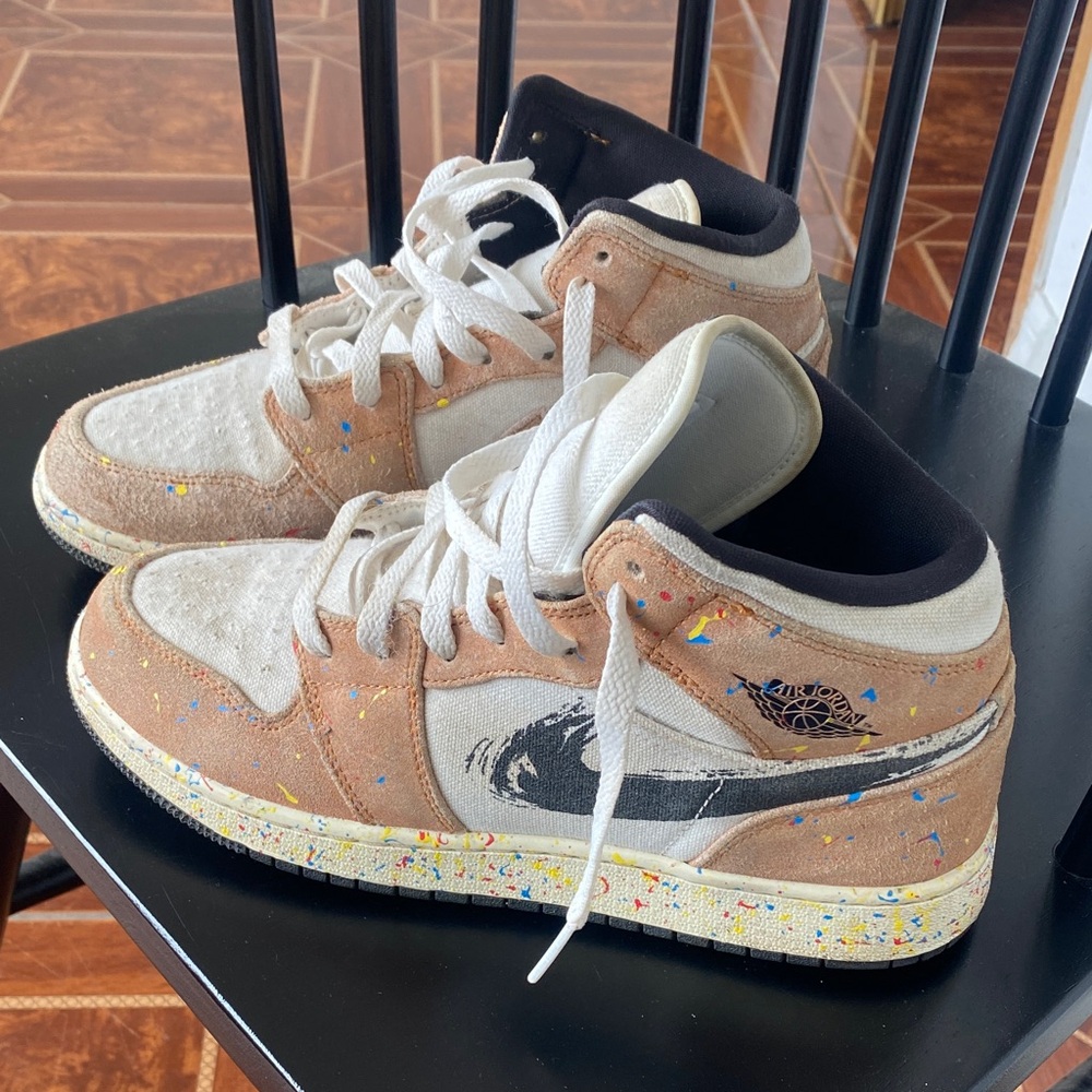 Tan & White Low-Top Sneakers with Paint-Splatter Detail